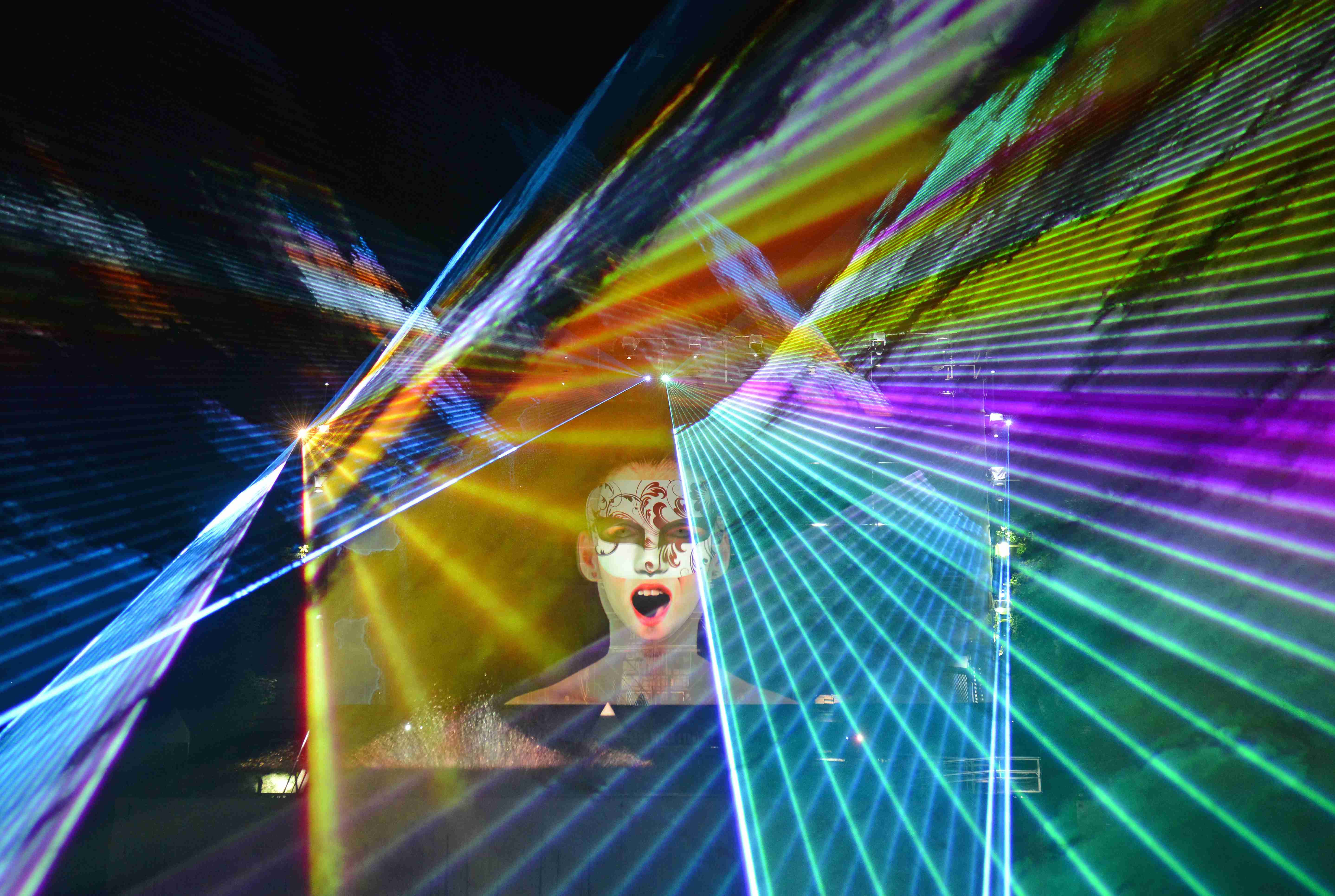 VLTAVA ŽIJE 2015 – SHOW DREAMING