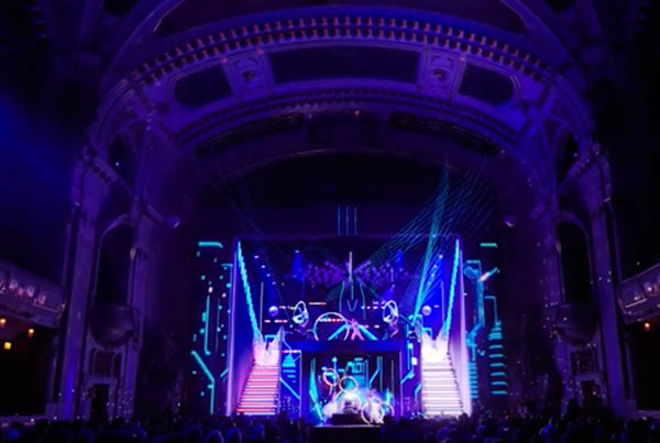 Leoš Mareš hodnotí multimedia show TV Nova 25